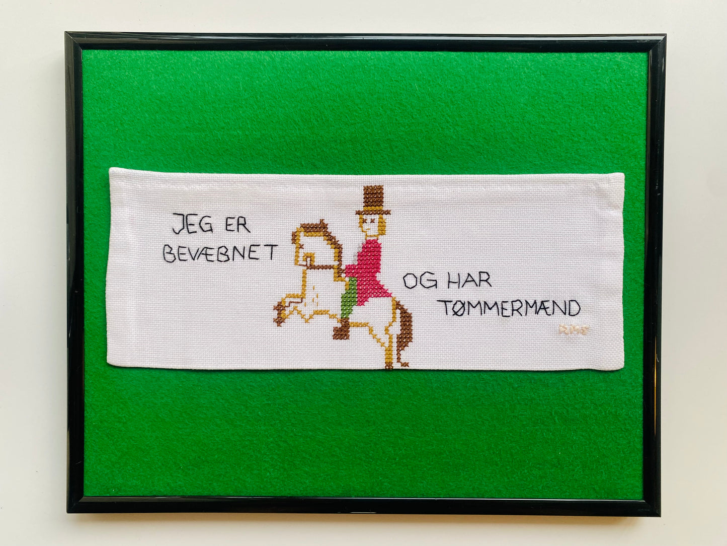 Jeg er bevæbnet og har tømmermænd