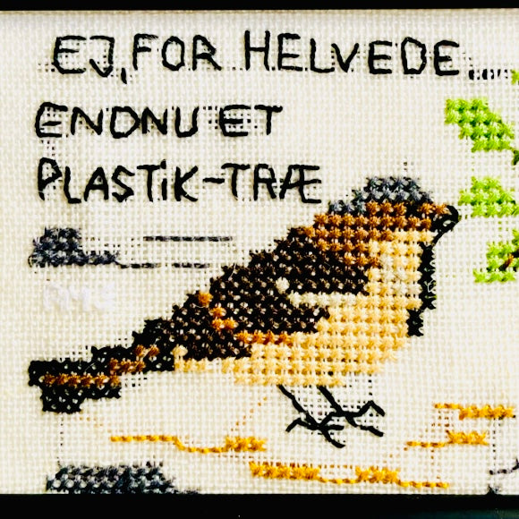 Endnu et plastik-træ