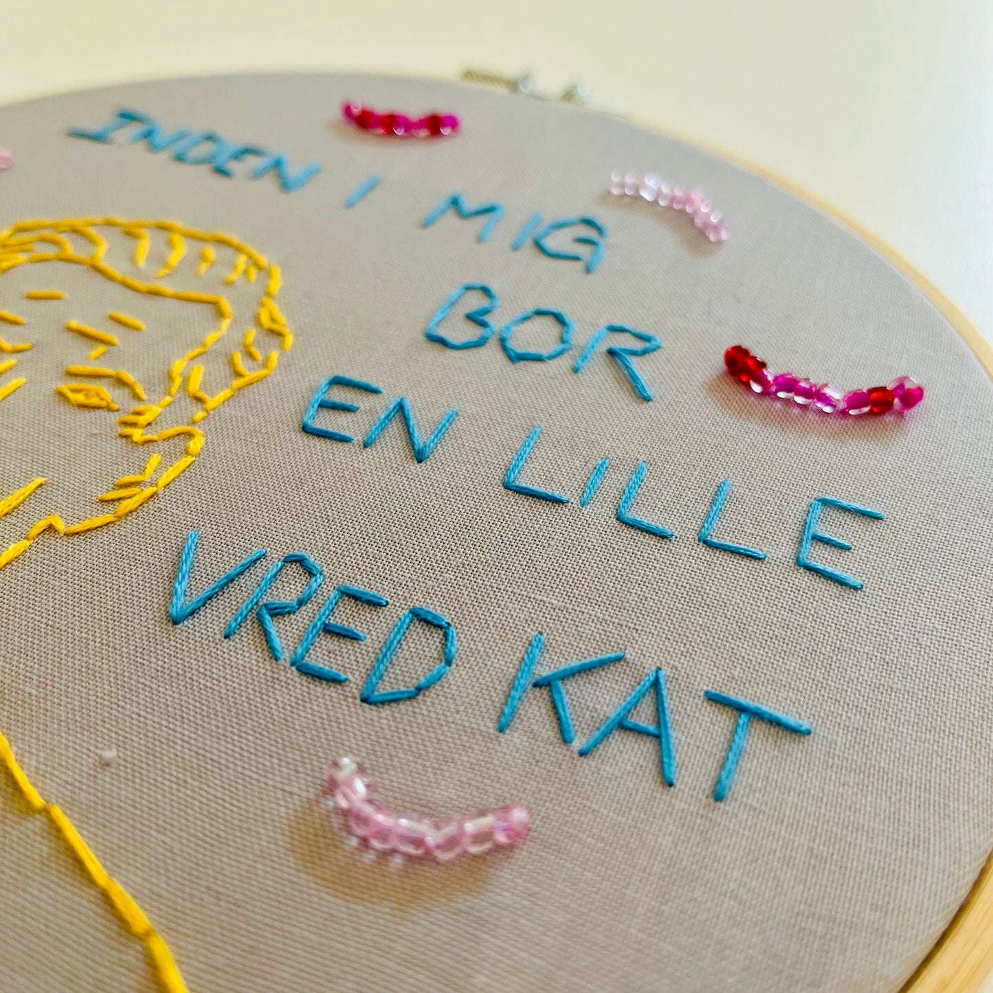 Inden i mig bor en lille vred kat
