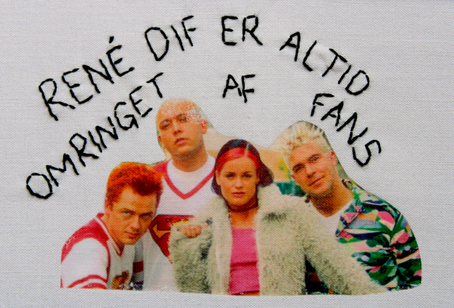 Omringet af fans