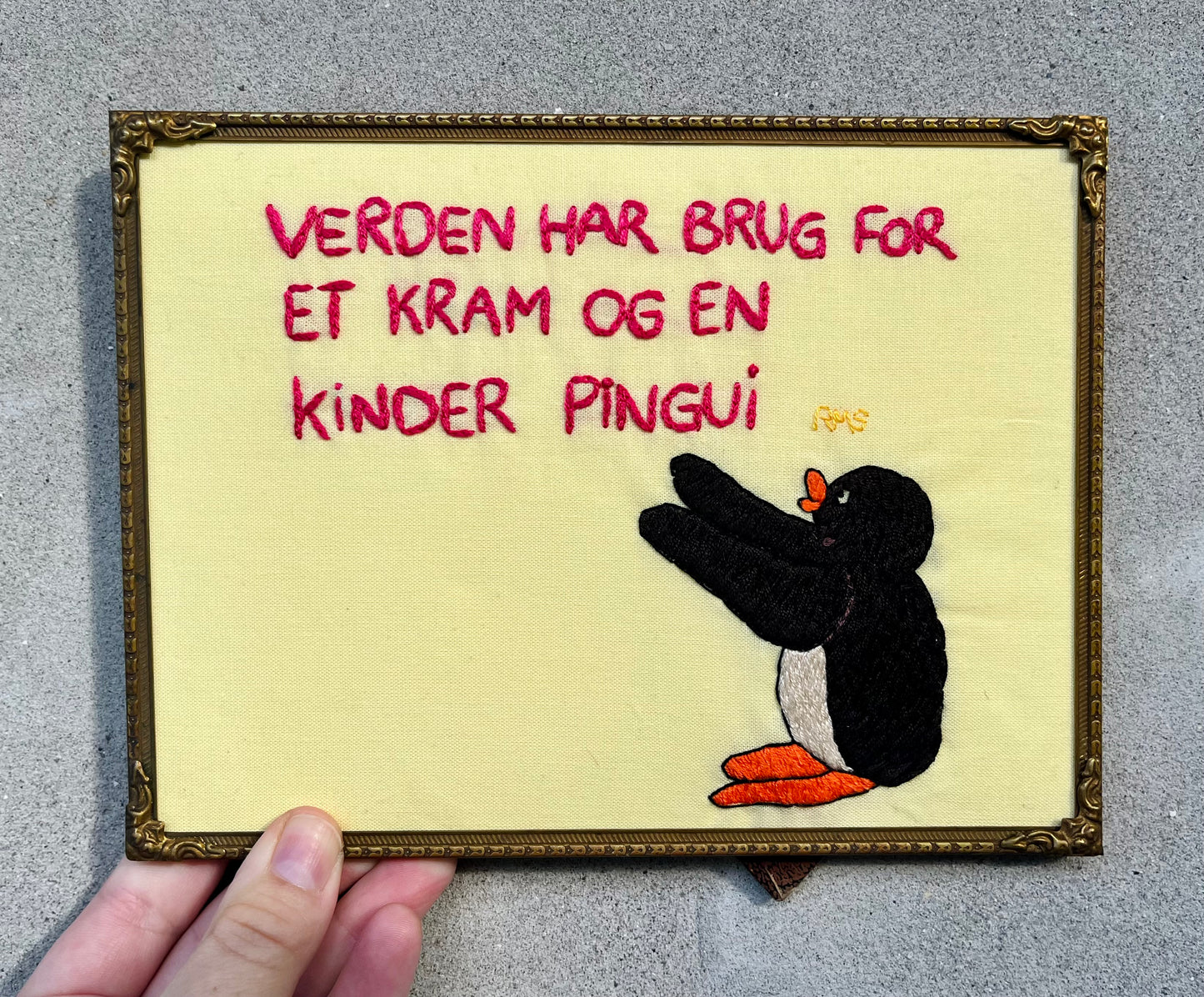 Verden har brug for et kram og en Kinder Pingui
