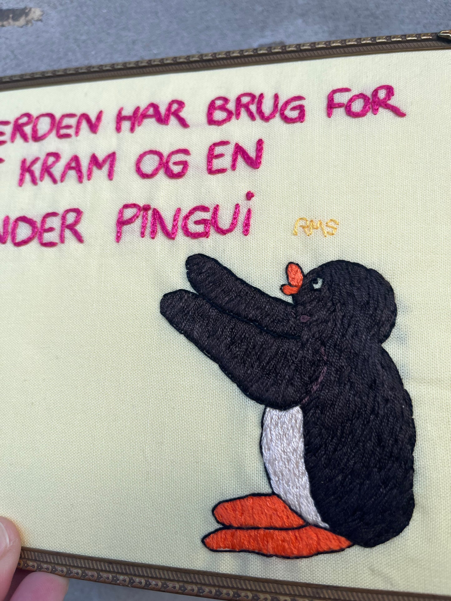 Verden har brug for et kram og en Kinder Pingui