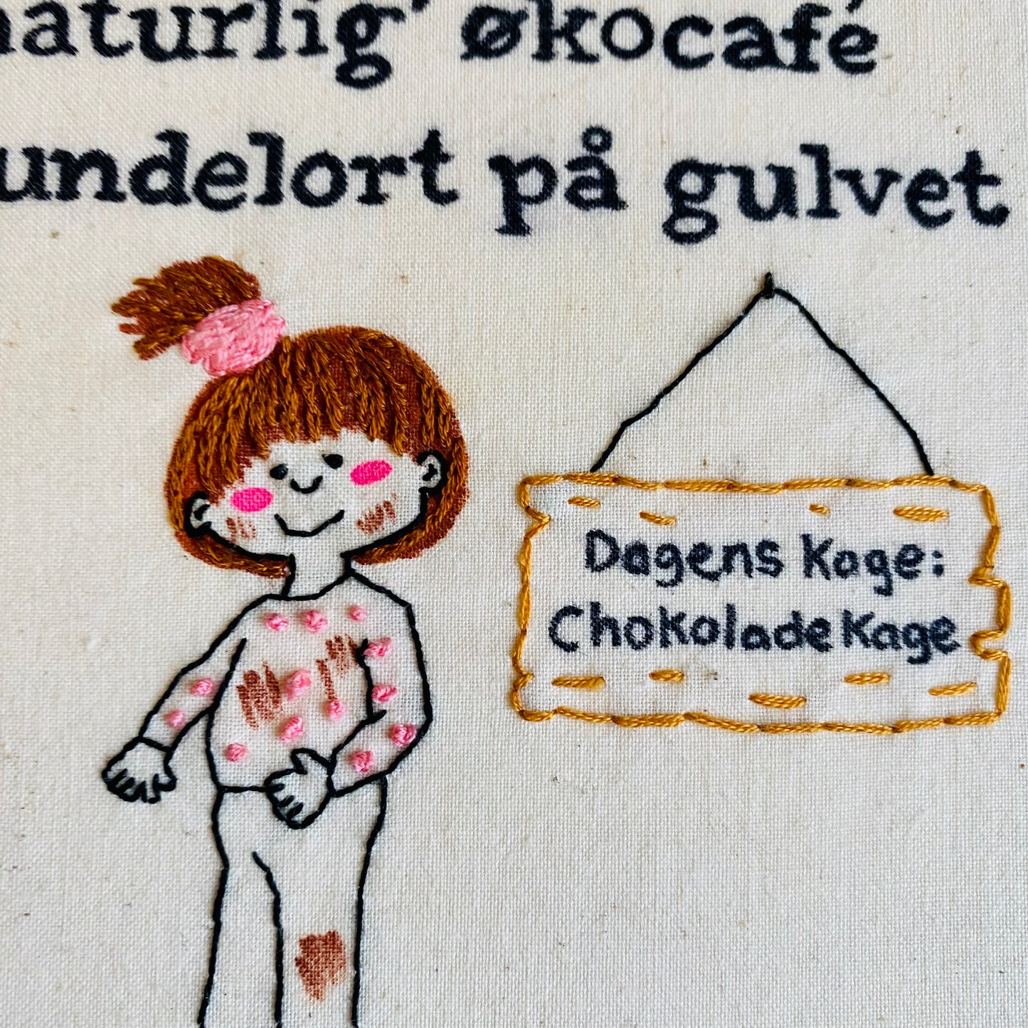 Potte driver en 'naturlig' økocafé med hundelort på gulvet